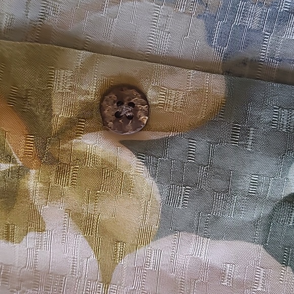 Tommy Bahama Men's XL hawaiin shirt - Picture 4 of 4